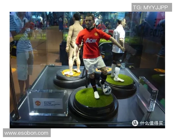 曼联足球球星手办收藏展现绿茵激情与红魔荣耀魅力